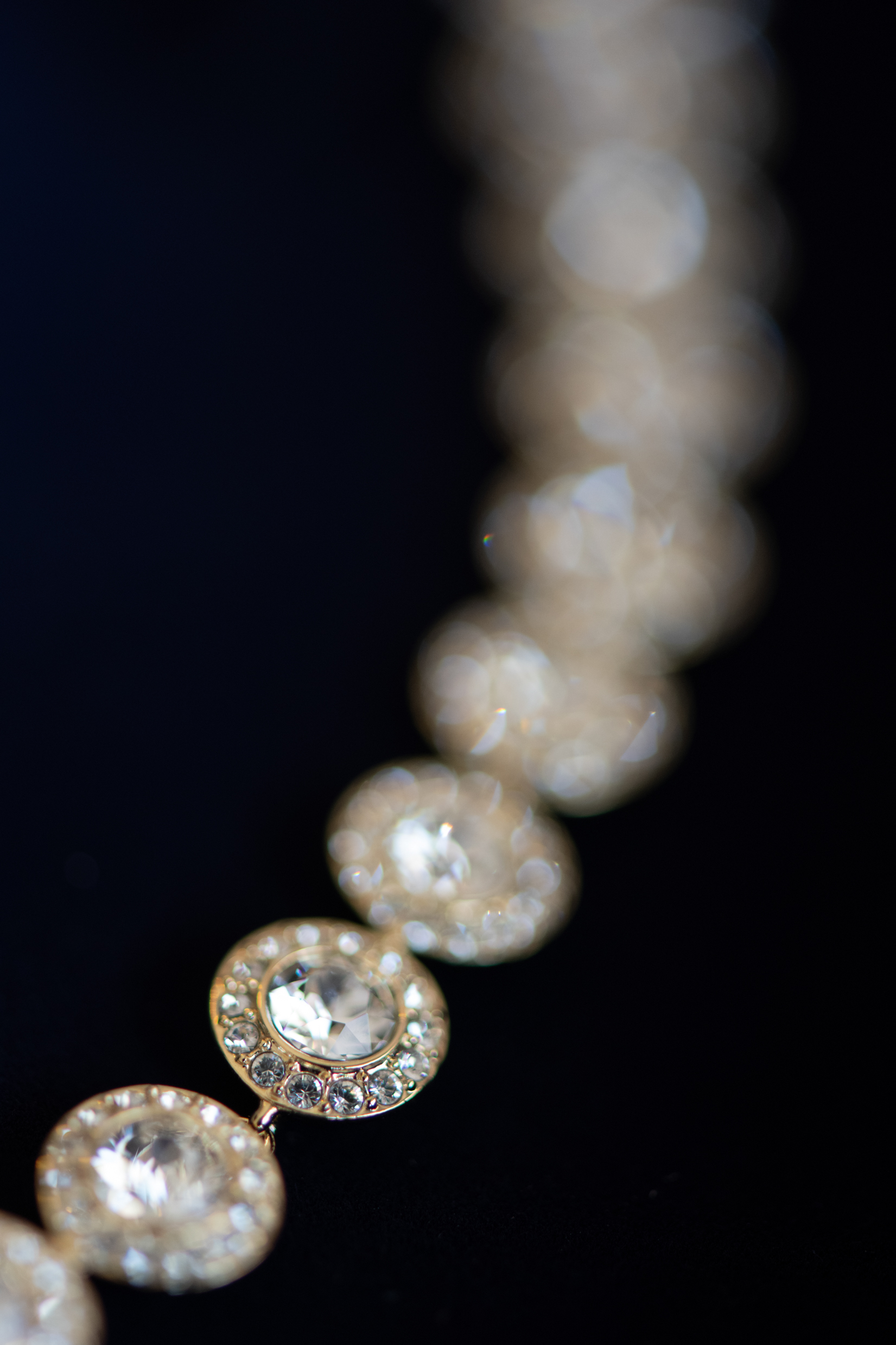 Détails du bouquet de mariée photographiés par un photographe professionnel à Annecy