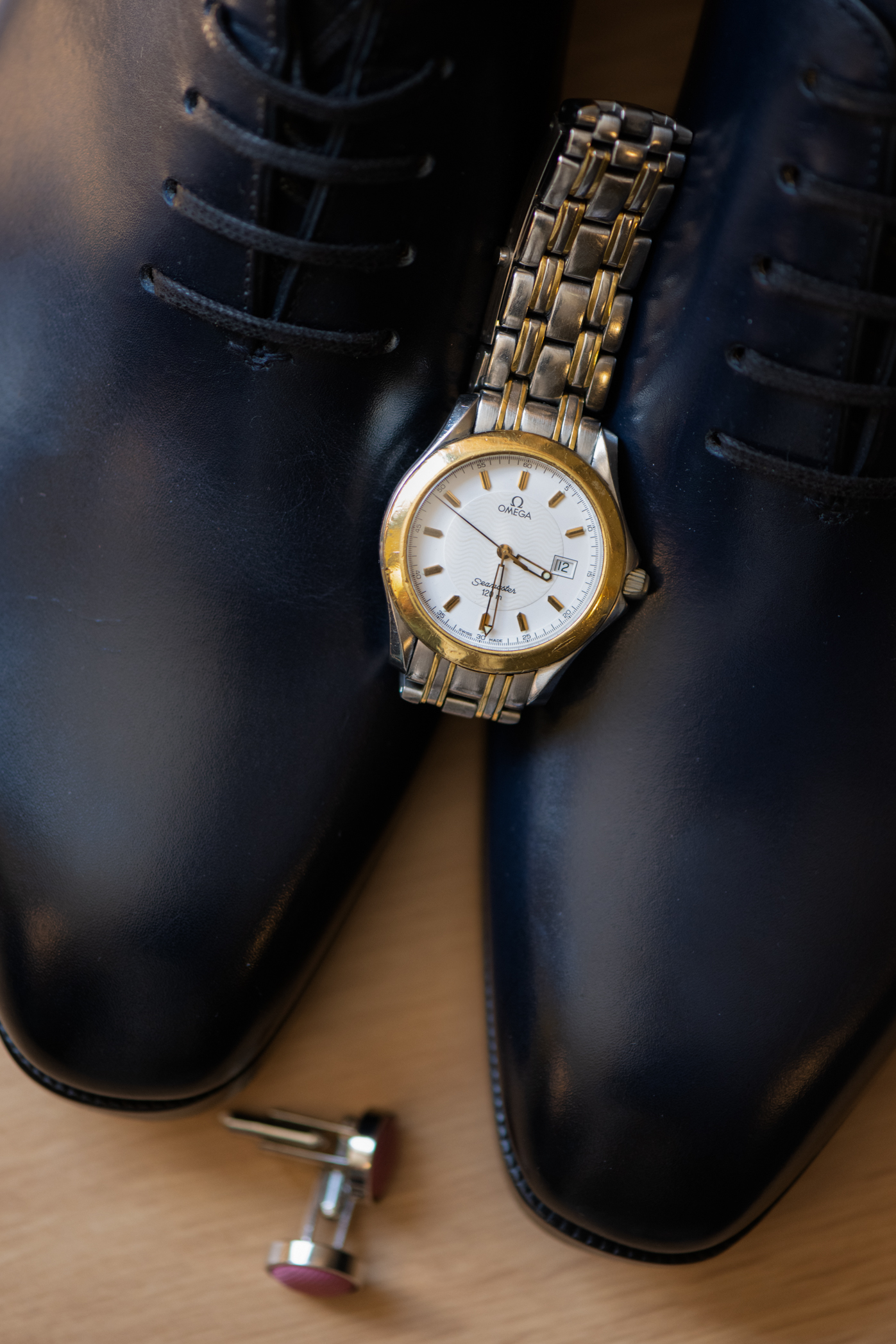 Détails du bouquet de mariée photographiés par un photographe professionnel à Annecy