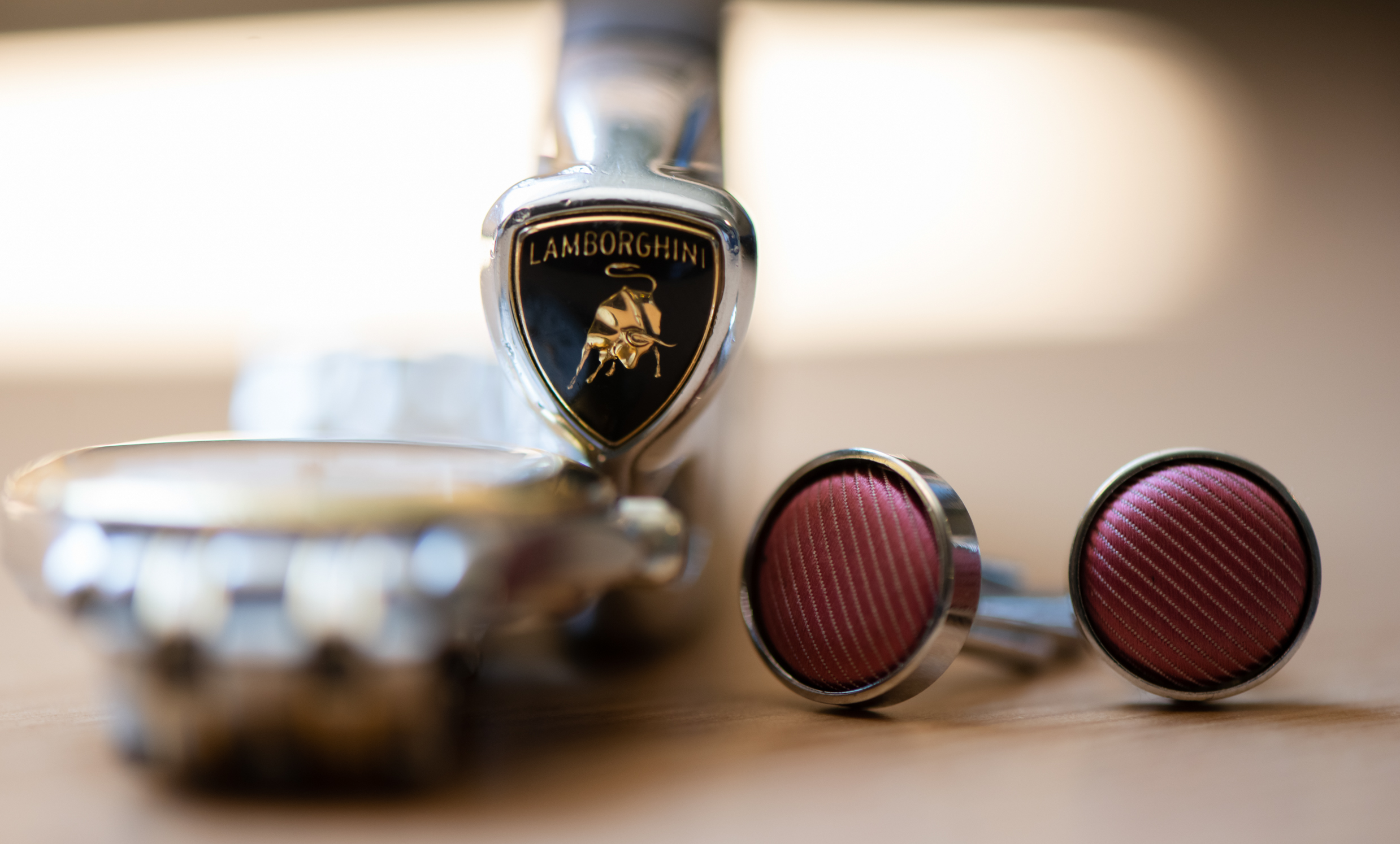 Détails du bouquet de mariée photographiés par un photographe professionnel à Annecy