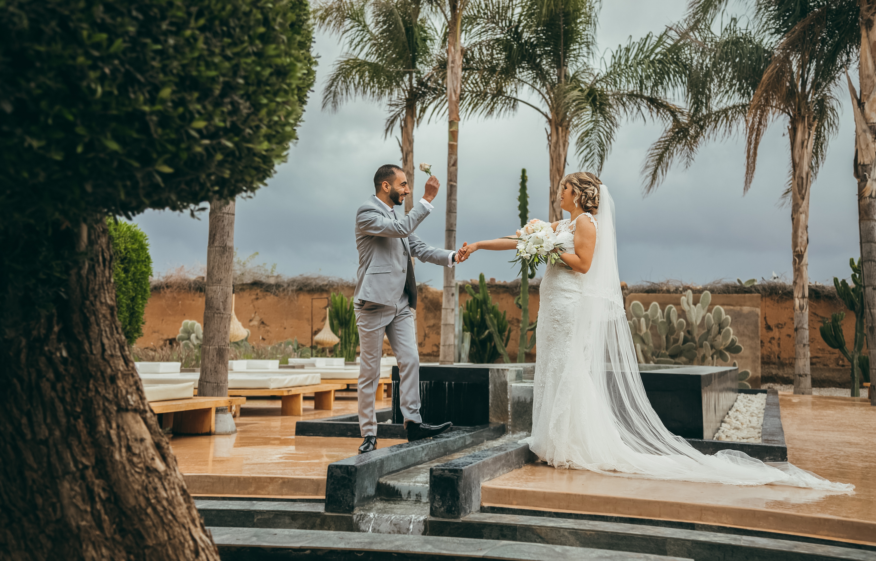 Séance photo romantique de mariage à Marrakech réalisée par Alex Wong